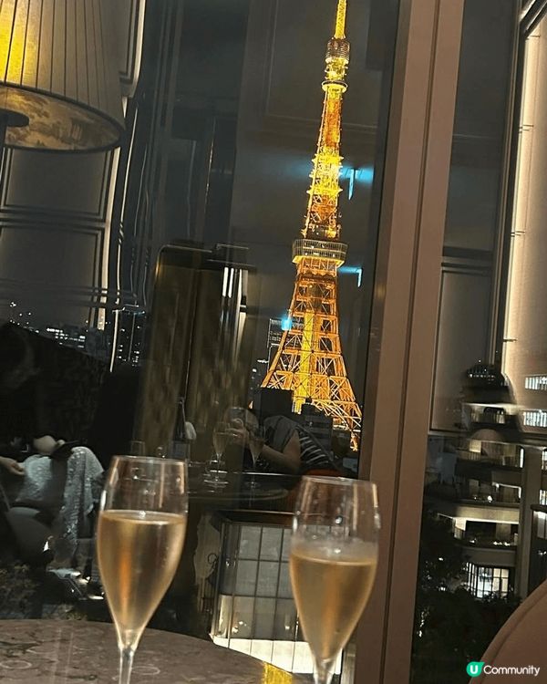 東京鐵塔係東京最經典地標，高333米，紅白色外觀超吸睛，日夜...