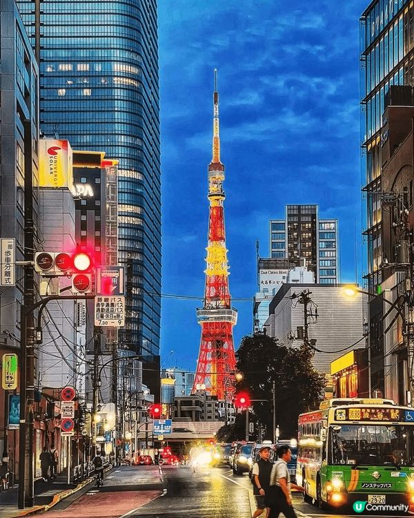 東京鐵塔係東京最經典地標，高333米，紅白色外觀超吸睛，日夜...