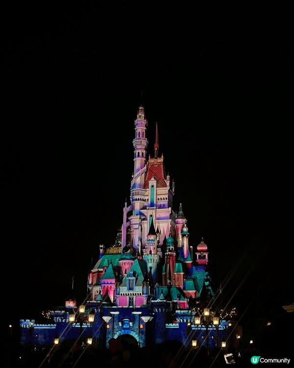 上個星期同男朋友慶祝一周年，我地去左迪士尼樂園玩！啲童真真係...