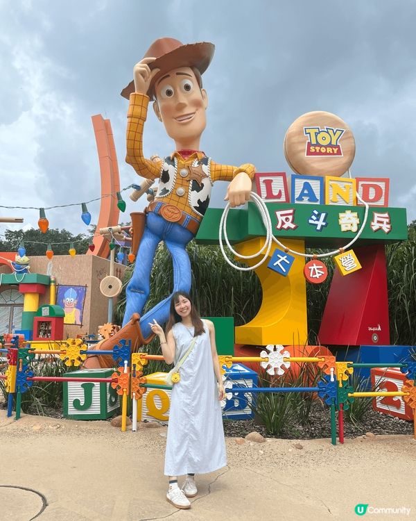 上個星期同男朋友慶祝一周年，我地去左迪士尼樂園玩！啲童真真係...