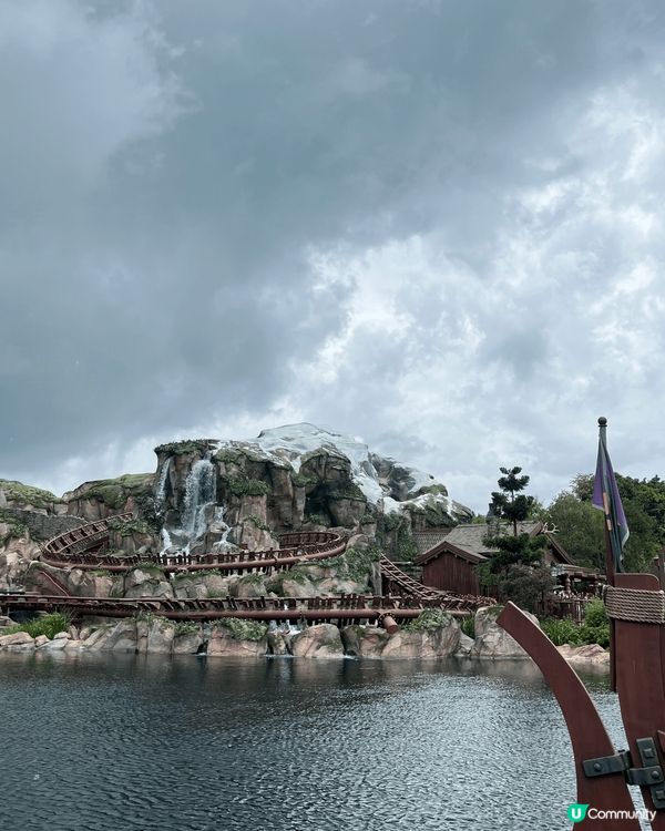 上個星期同男朋友慶祝一周年，我地去左迪士尼樂園玩！啲童真真係...