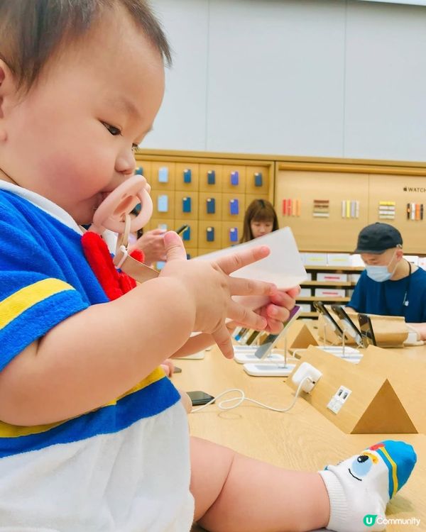 媽咪整電話乖乖等🥰姐姐哥哥陪玩好開心！