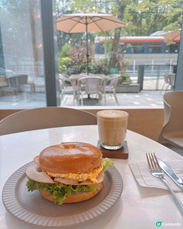 屯門輕鐵站旁的咖啡店❤️