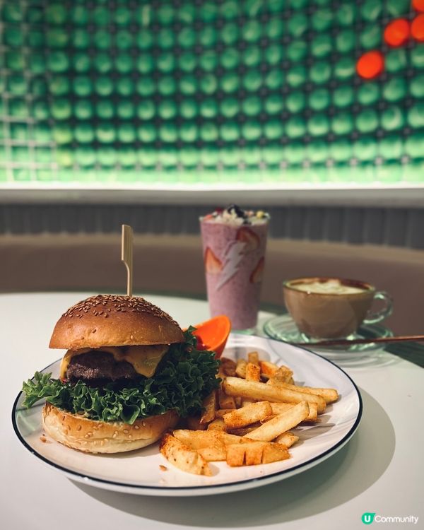 啟德體育園美食新蒲點！🍕 澎湃拉絲火山熔岩芝士Pizza！