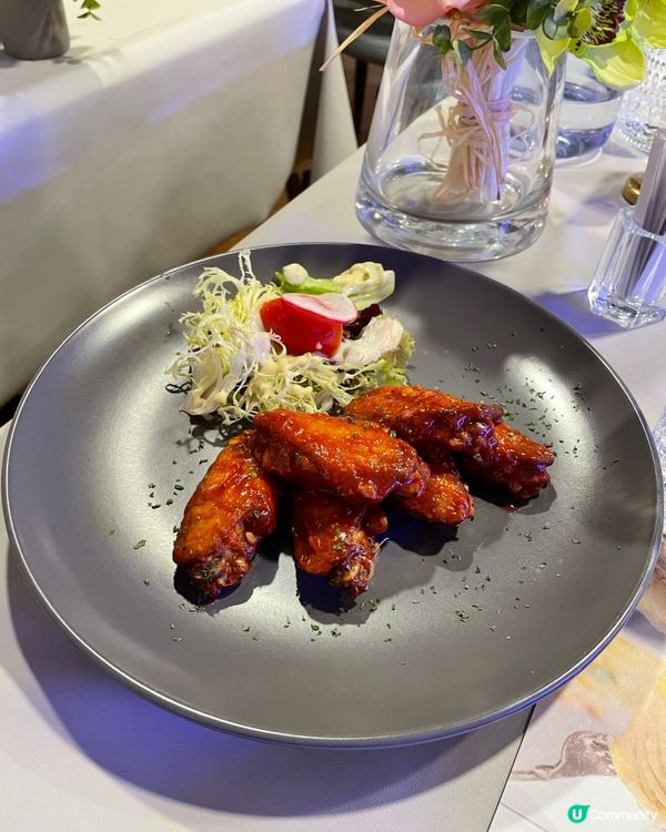 畫廊搖身一變西餐廳