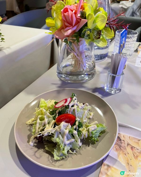 畫廊搖身一變西餐廳