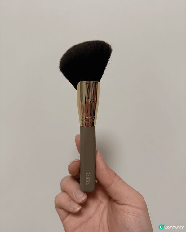 今次想同各位靚靚推介兩支性價比超高嘅化妝掃💕 