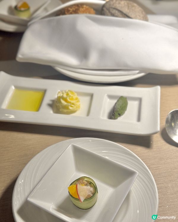 Le 188° 餐廳及酒廊位於港島海逸君綽酒店41樓，典雅設...