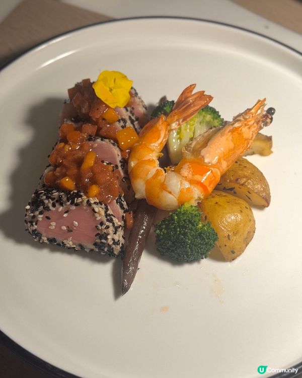 Le 188° 餐廳及酒廊位於港島海逸君綽酒店41樓，典雅設...