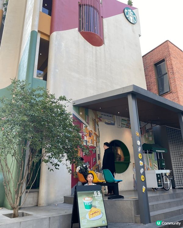 夏日必須去一次崗廈站，有十分多特色小店以及好多親子互動的小遊...