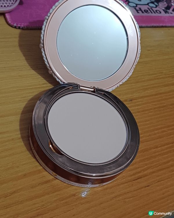 大陸牌子花知曉的蜜粉餅，控油一流。而且包裝極可愛，經常有不同...