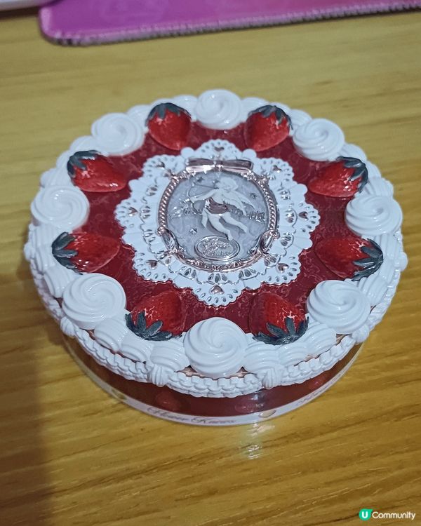 大陸牌子花知曉的蜜粉餅，控油一流。而且包裝極可愛，經常有不同...