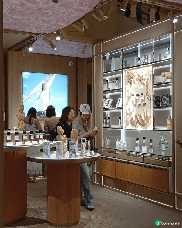 由即日起至6月30日，Dioriviera限定主題店登陸太古...