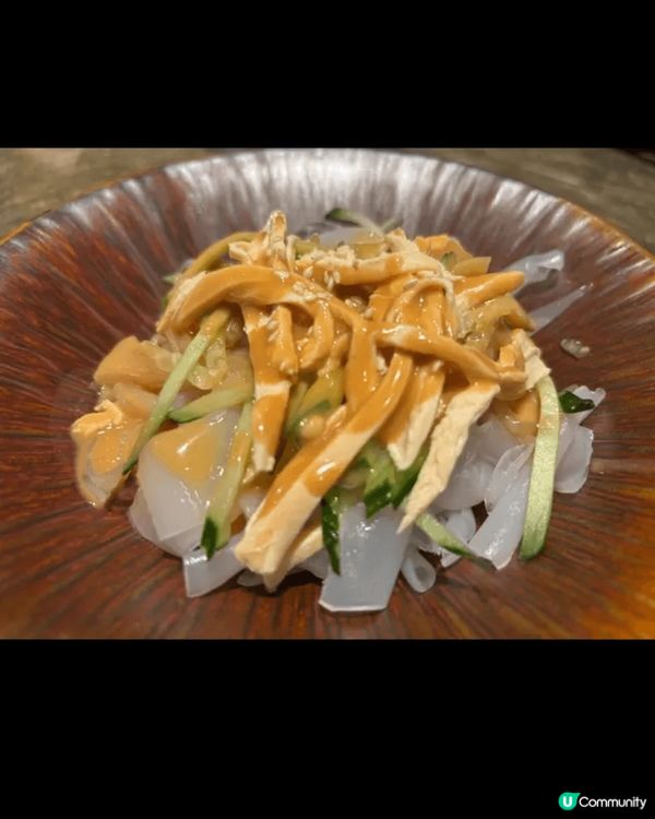 麻香雞絲粉皮質感軟滑，配以麻辣雞絲，味道豐富，雞絲鮮嫩多汁，...