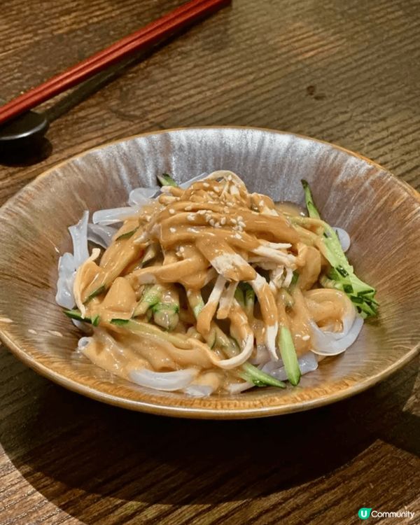 麻香雞絲粉皮質感軟滑，配以麻辣雞絲，味道豐富，雞絲鮮嫩多汁，...