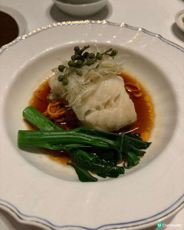 最近食的一餐生日飯，在某酒店中菜。好精緻，每一道菜都不錯。最...