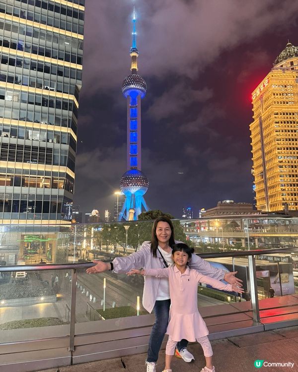 這裡是中國上海浦東的東方明珠塔及陸家嘴三件套。 是俱有特色同...