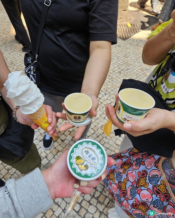 同家人一齊過澳門玩兩日，天氣太熱了，大家二囗同聲買雪糕食，個...