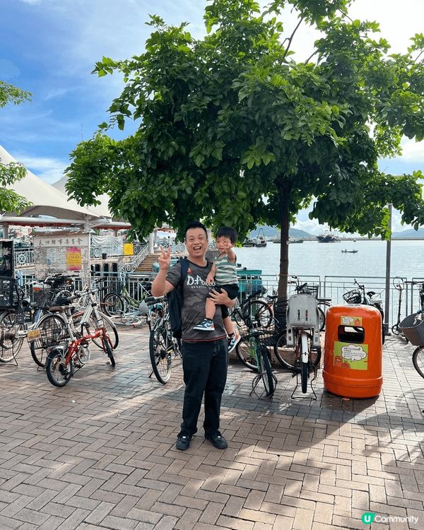 兩父子一齊去長洲玩一樂也