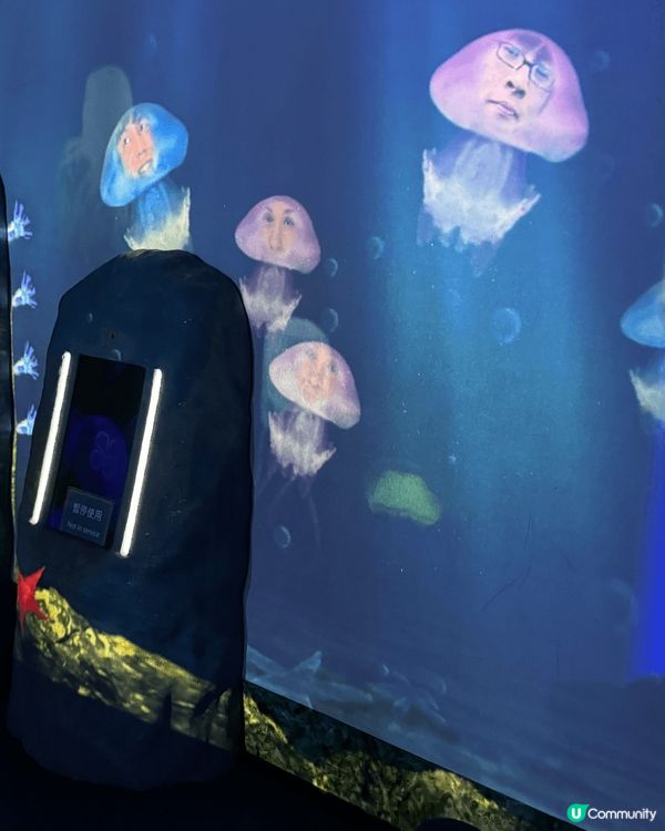海洋公園水母館，除咗睇唔同品種嘅水母之外，仲有空間玩互動遊戲...