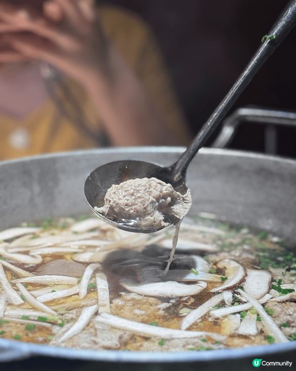 四川美食麻辣鮮香，口味濃烈，火鍋香辣，串串麻麻，擔擔麵滑嫩，...