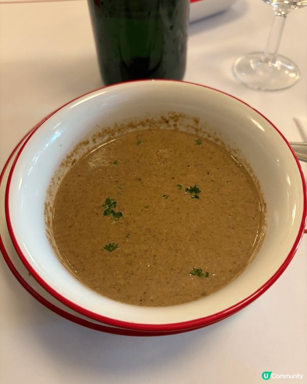 巴黎我推介的三樣食物。1: Madeline 這是新鮮出爐，...