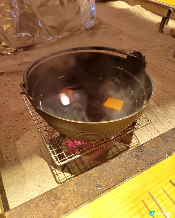 1.  黑豚涮涮鍋🔥！天文館必試！😋 炭火暖笠笠！🐷