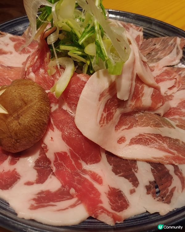 1.  黑豚涮涮鍋🔥！天文館必試！😋 炭火暖笠笠！🐷