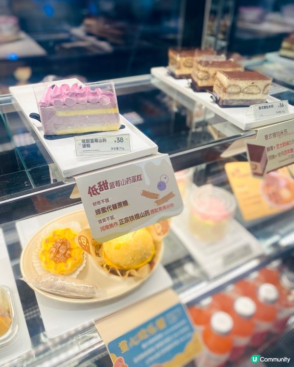 具文青風的書店☕️café 🍮🧁也有甜點在賣