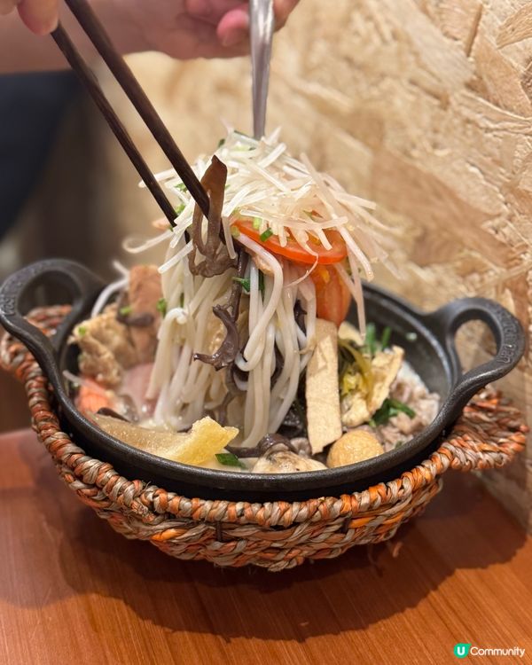 旺角米線唔夠食任添?! 麻辣雲耳拍青瓜😋新疆雞翼勁正！🌶️