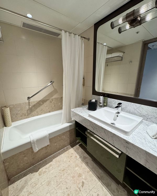 位於紅磡，享有海景的酒店