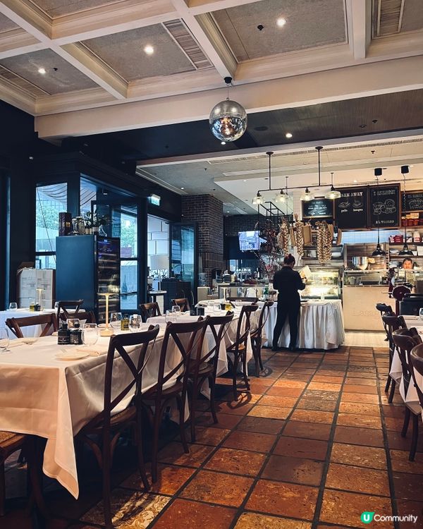 浪漫約會餐廳推介！意大利人主理石窯手拉Pizza🍕