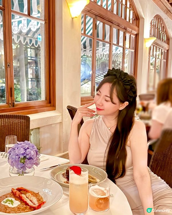 經典的The Verandah露台餐廳絕對是浪漫約會或閨蜜聚...