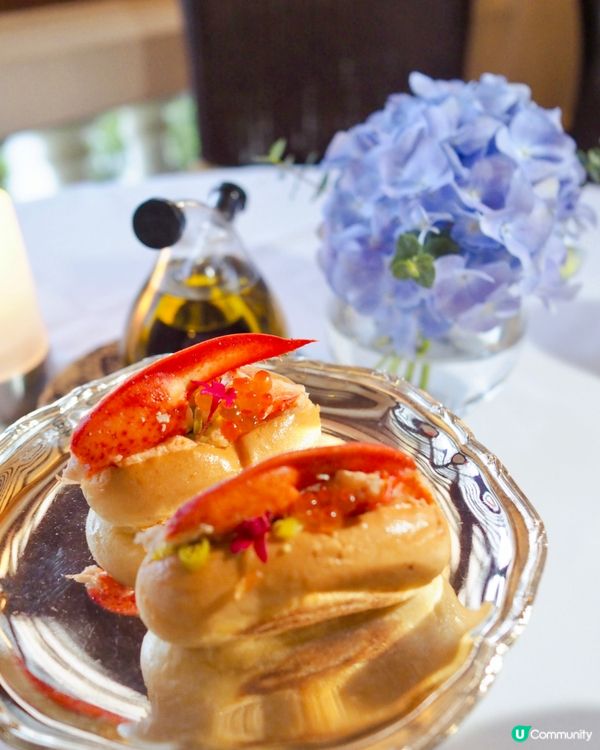 經典的The Verandah露台餐廳絕對是浪漫約會或閨蜜聚...