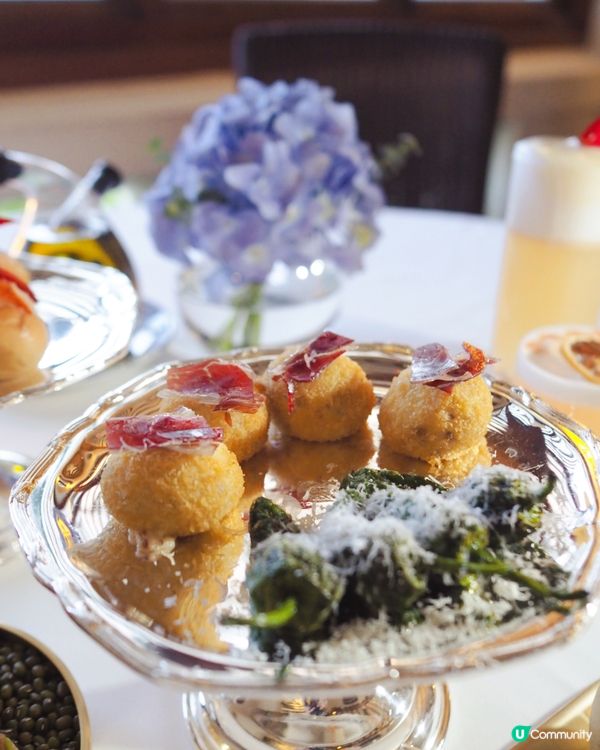 經典的The Verandah露台餐廳絕對是浪漫約會或閨蜜聚...