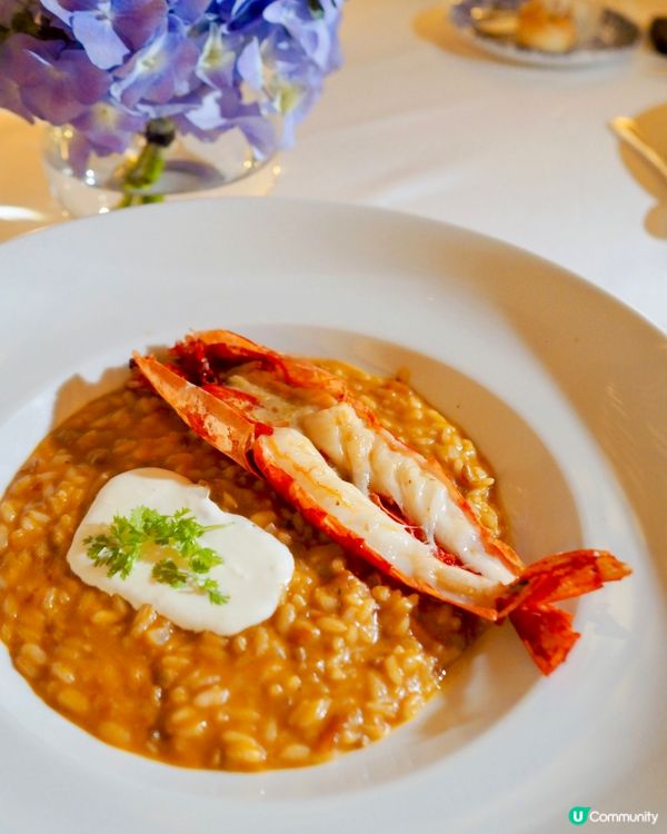 經典的The Verandah露台餐廳絕對是浪漫約會或閨蜜聚...