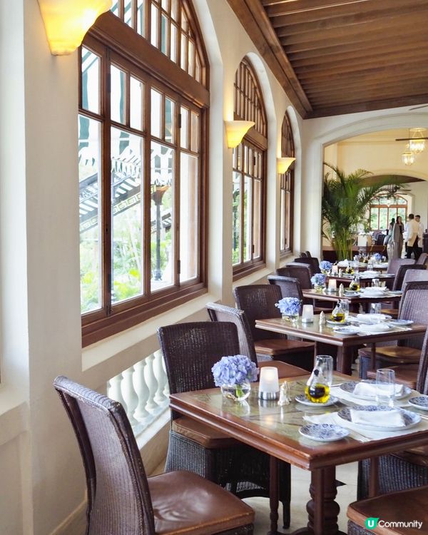 經典的The Verandah露台餐廳絕對是浪漫約會或閨蜜聚...