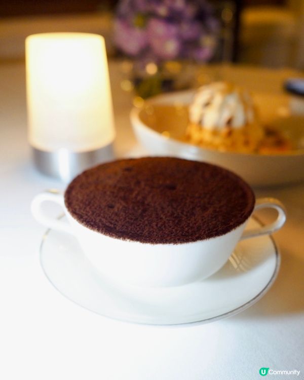 經典的The Verandah露台餐廳絕對是浪漫約會或閨蜜聚...