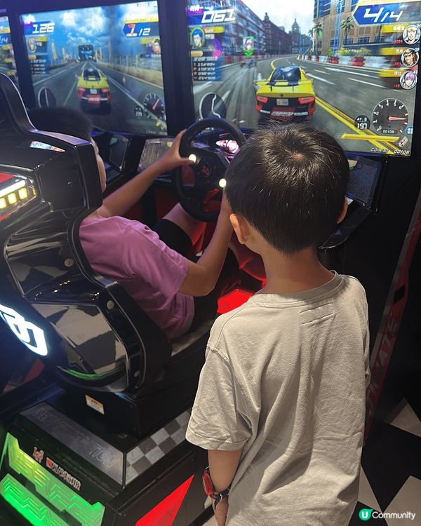 返深圳遊玩，食韓國燒肉食鰻魚玩遊戲周圍吃喝玩樂很開心