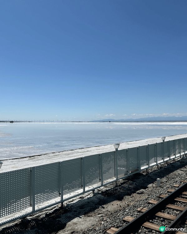 藍天白雲與清澈平靜的海面，特別喜歡最後一張圖片，海面上的火車...