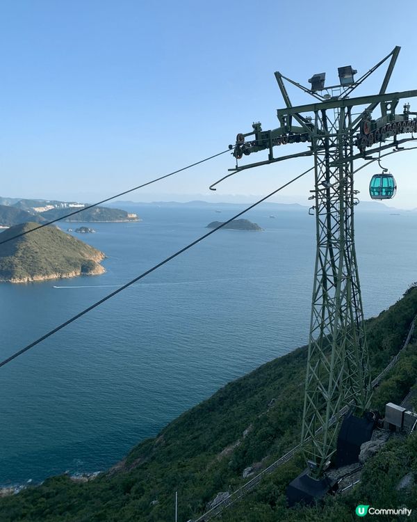 係海洋公園坐住攬車可以欣賞到好靚既日與夜風景。