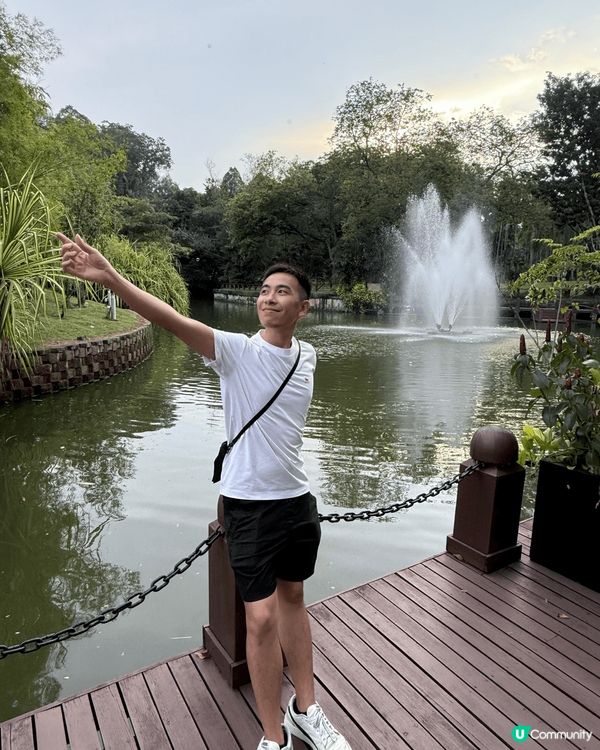 在馬來西亞吉隆坡旅行時到獨立廣場附近草地、湖濱公園和雙威水上...