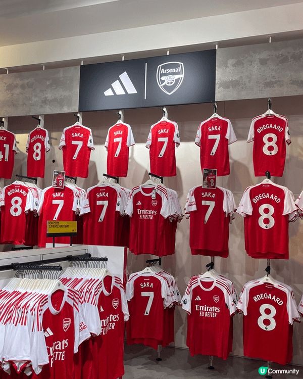 啱啱去完英國倫敦阿仙奴主場，參觀佢哋嘅導賞團，可以睇到更衣室...