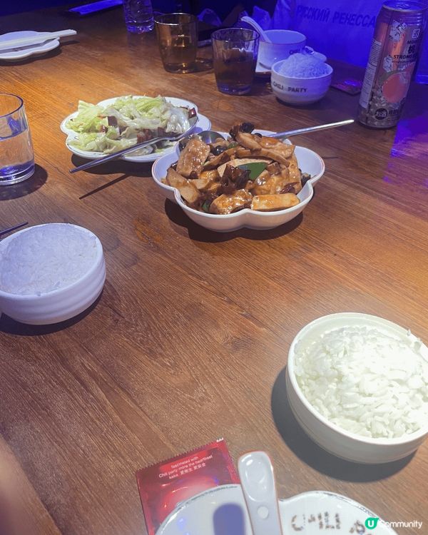 尖沙咀麻辣派對絕對係川菜愛好者嘅天堂！餐廳位於瑞生酒店1樓，...