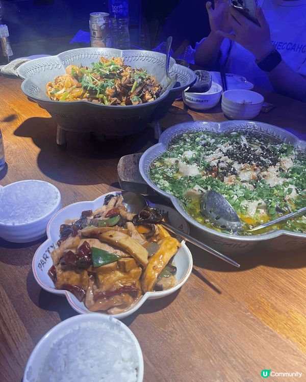 尖沙咀麻辣派對絕對係川菜愛好者嘅天堂！餐廳位於瑞生酒店1樓，...
