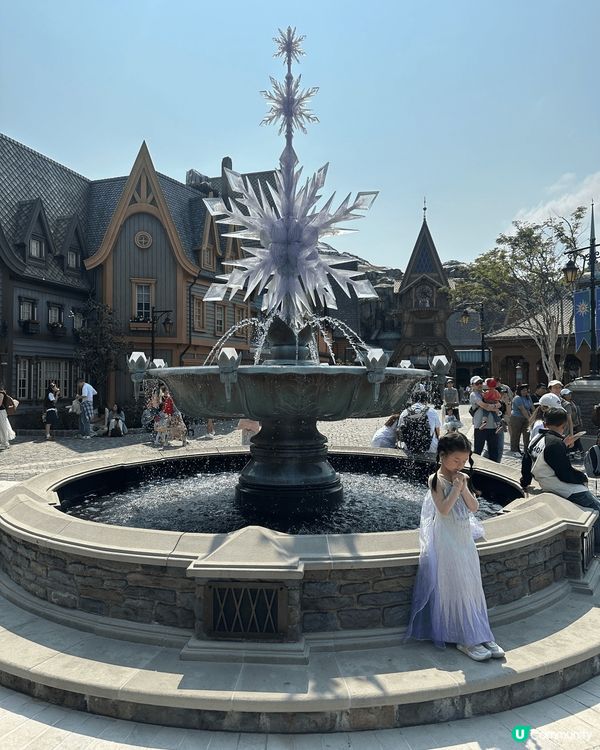 迪士尼新開的魔雪奇緣區，真係值得一去，又靚又好玩。