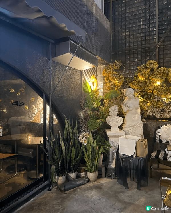 The Pearl 位於尖沙咀瑞生酒店，係一間好有特色嘅餐廳...