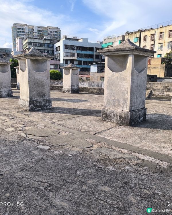 保存得很好的古蹟，無味清潔，人不多，很好逛。還有博物館但係博...