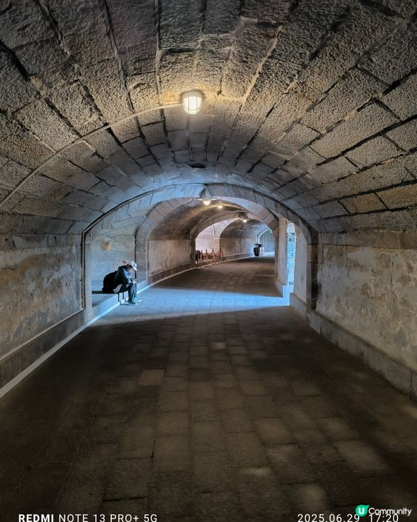 保存得很好的古蹟，無味清潔，人不多，很好逛。還有博物館但係博...