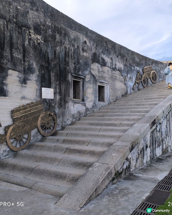 保存得很好的古蹟，無味清潔，人不多，很好逛。還有博物館但係博...